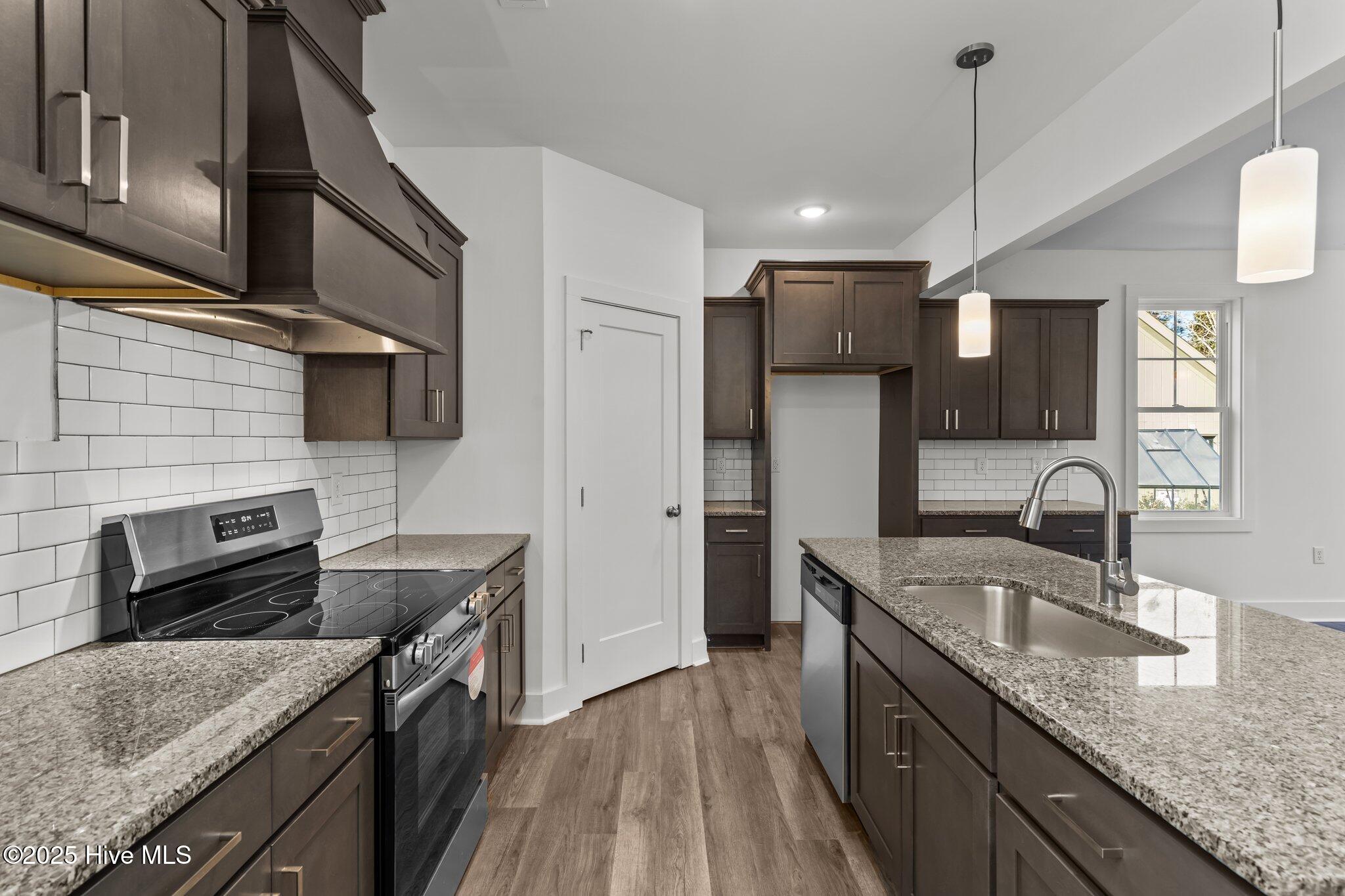 1350 Valley View Road