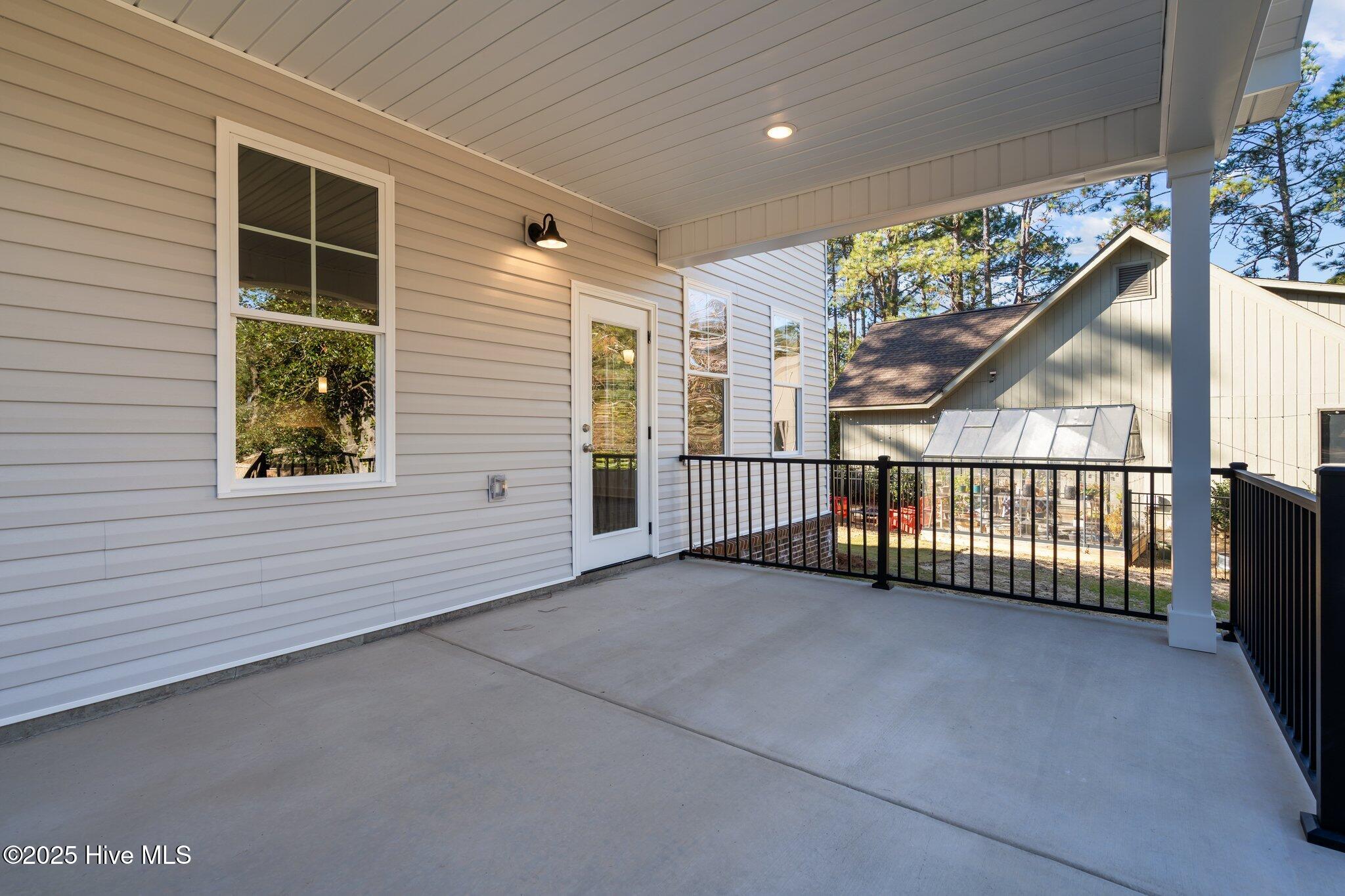 1350 Valley View Road