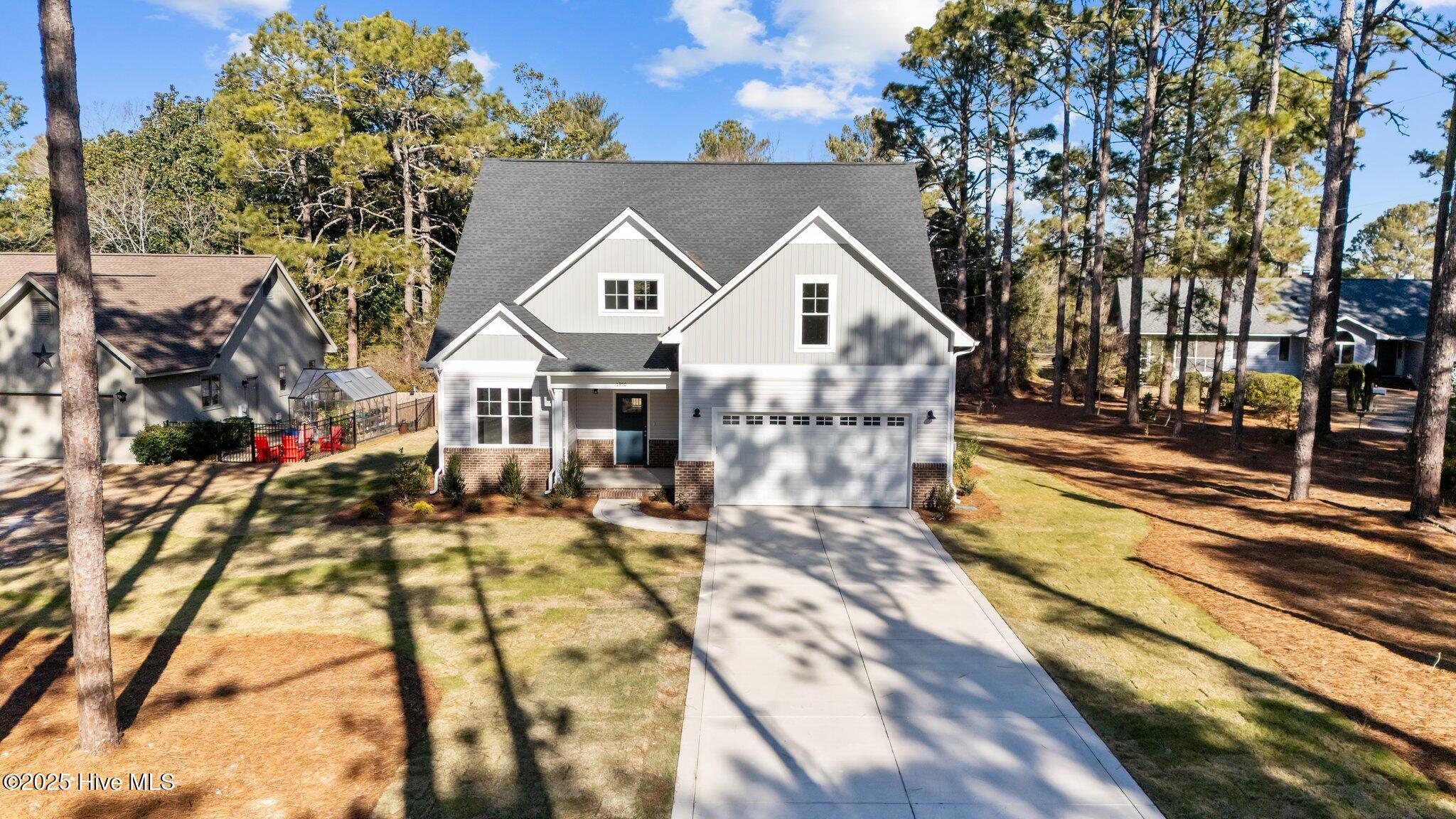 1350 Valley View Road