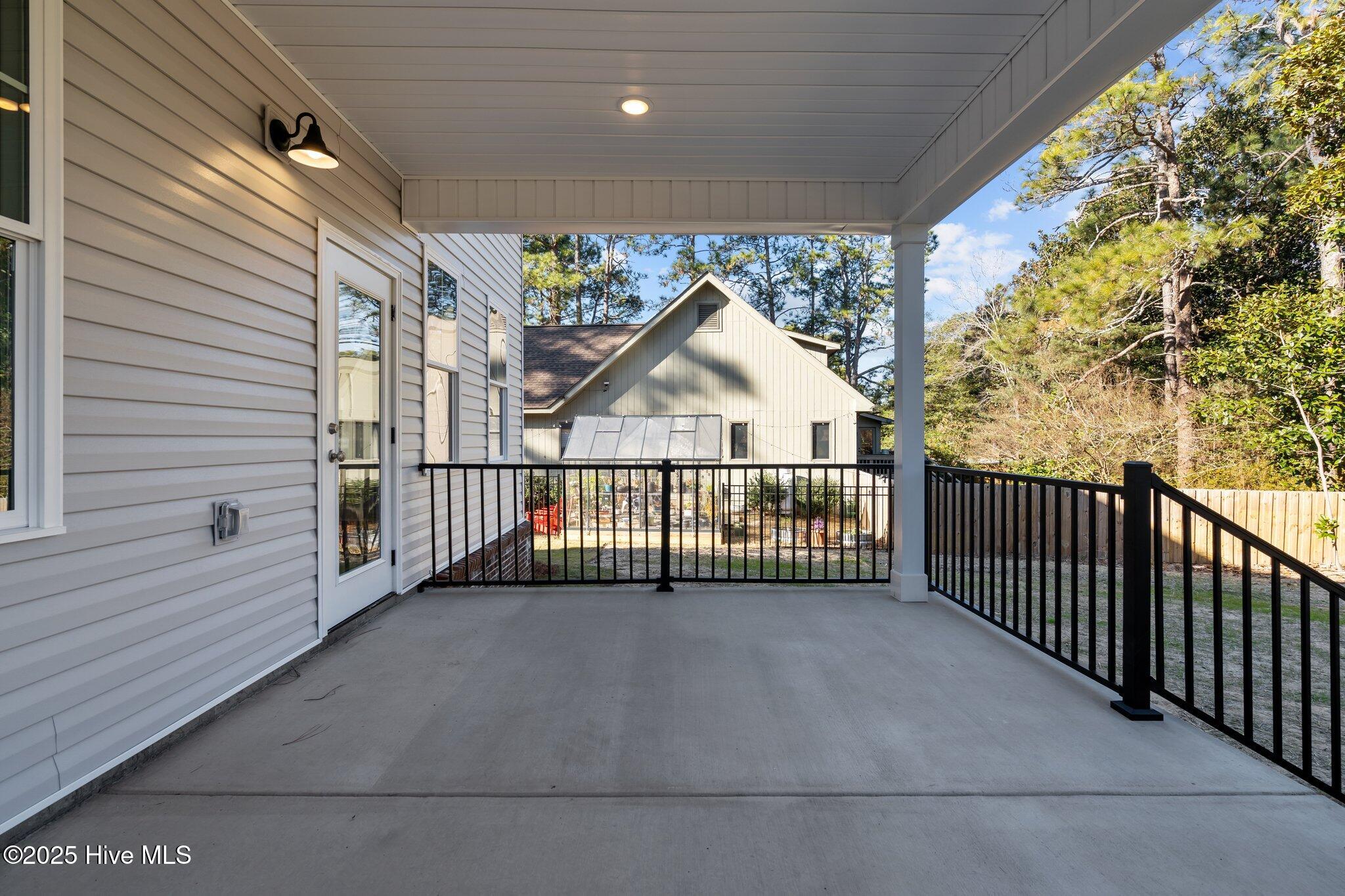 1350 Valley View Road