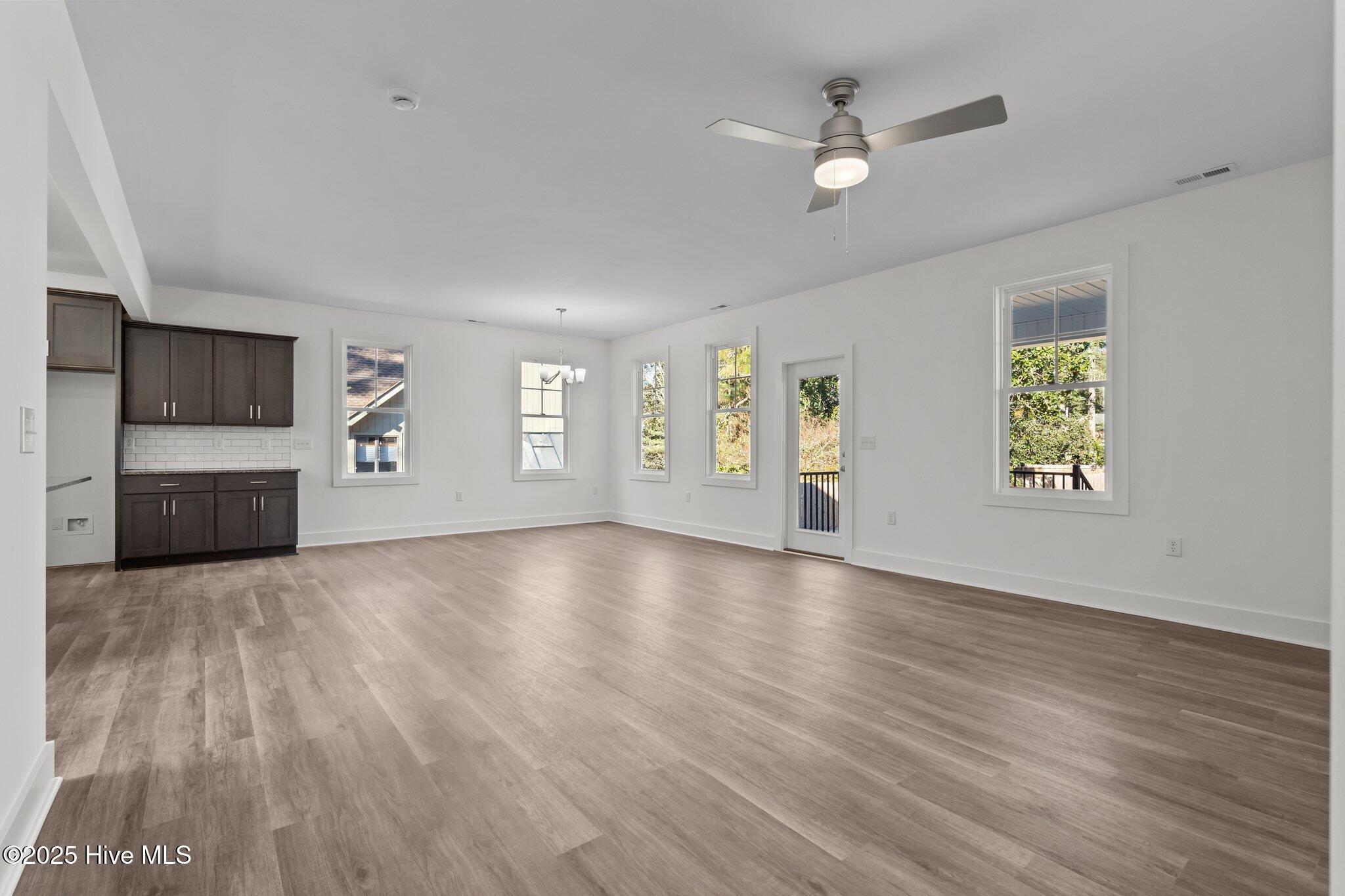 1350 Valley View Road