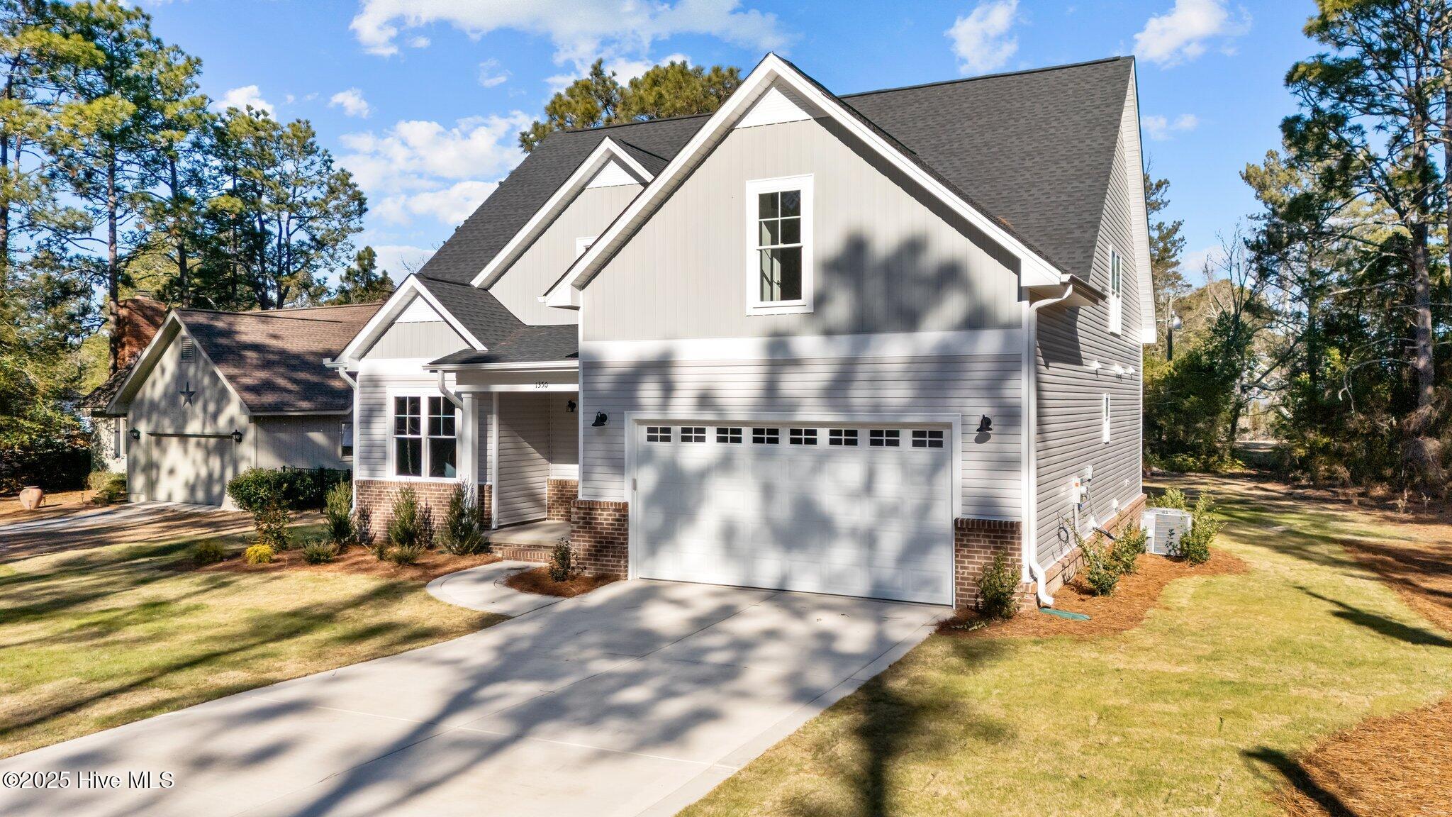 1350 Valley View Road