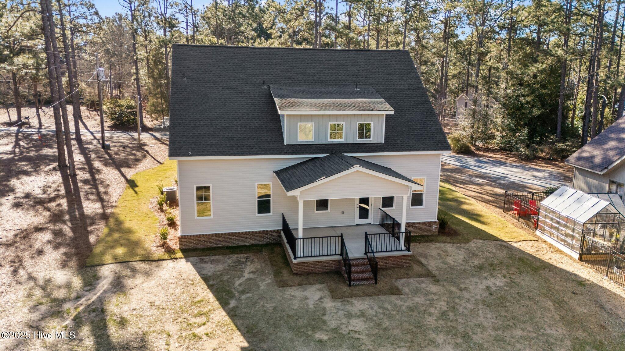 1350 Valley View Road