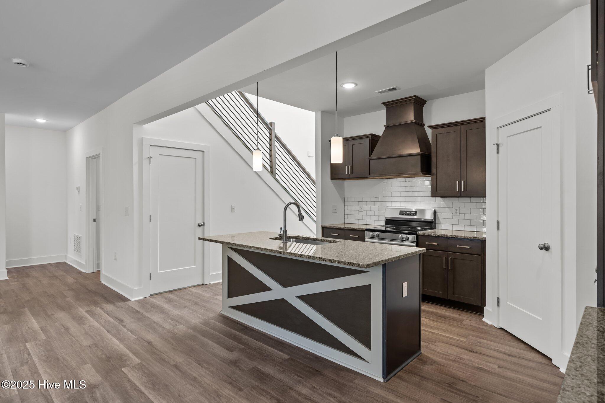 1350 Valley View Road