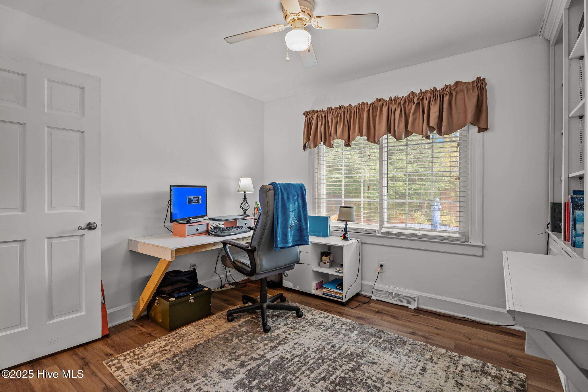 1404 Knollwood Drive NW