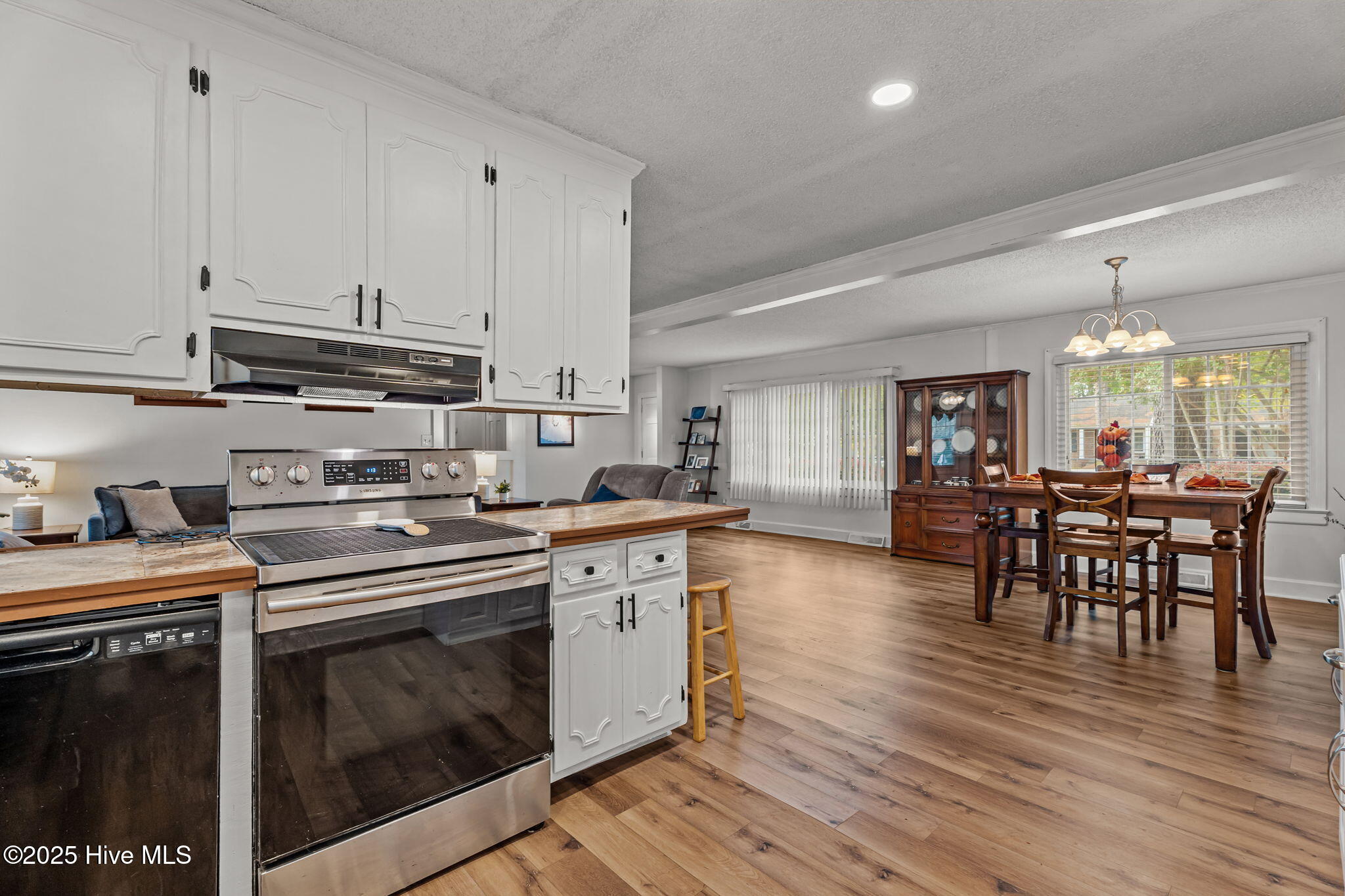 1404 Knollwood Drive NW