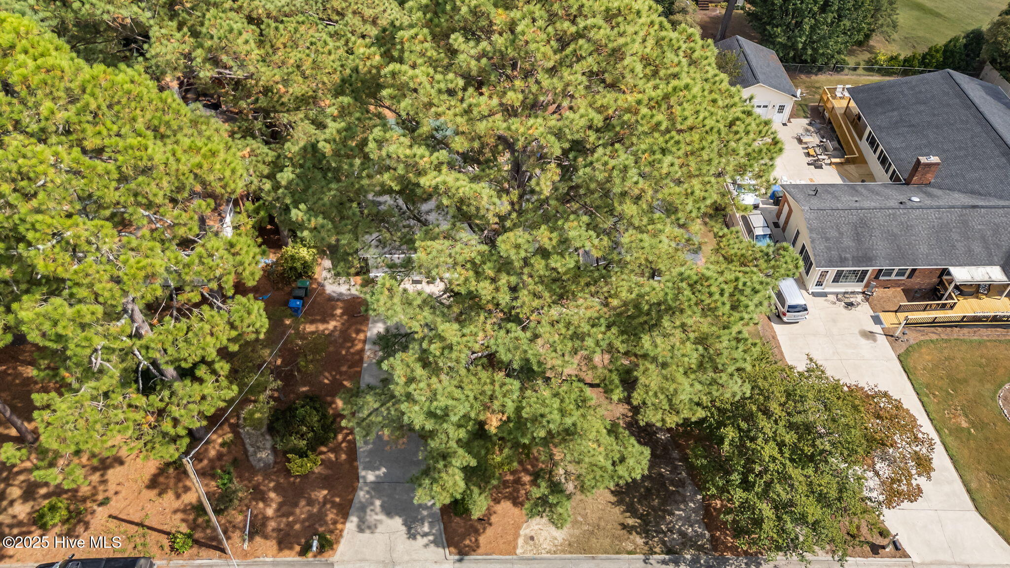 1404 Knollwood Drive NW