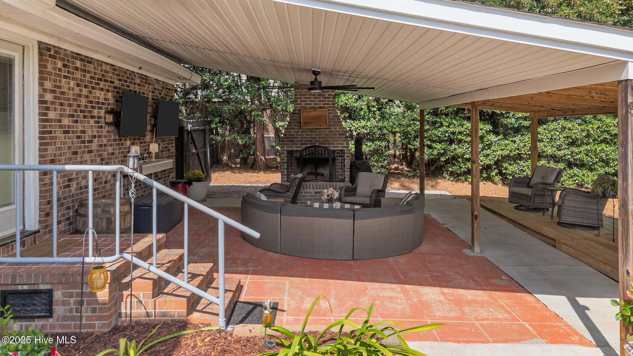 1404 Knollwood Drive NW