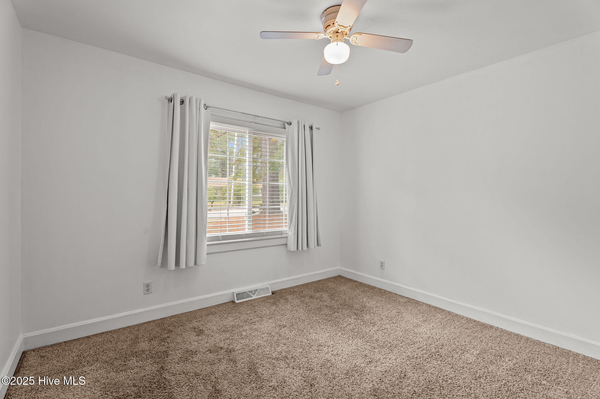 1404 Knollwood Drive NW