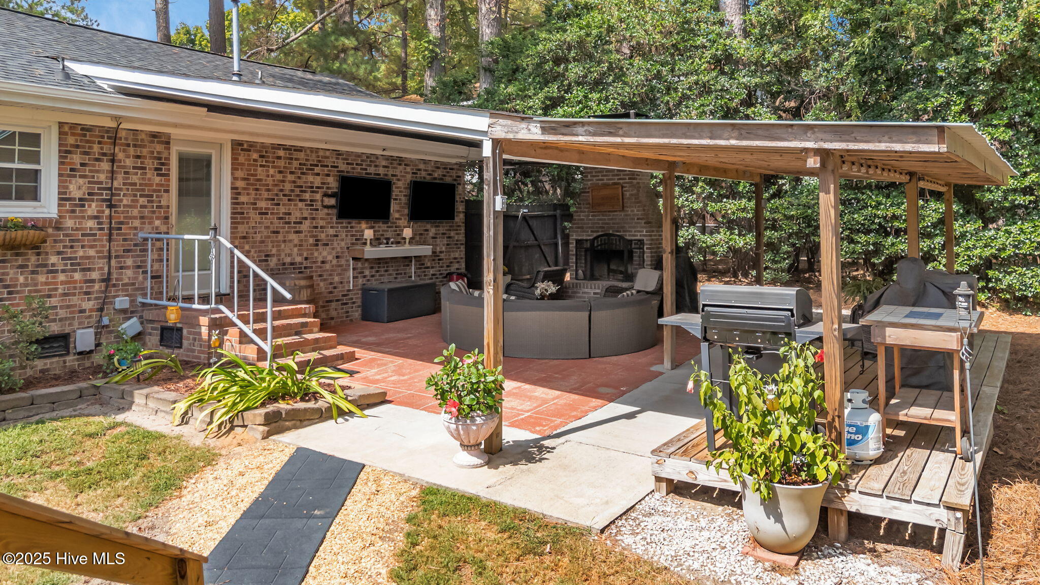 1404 Knollwood Drive NW