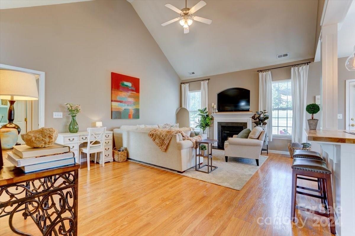 1109 Steele Meadows Drive Unit: 18