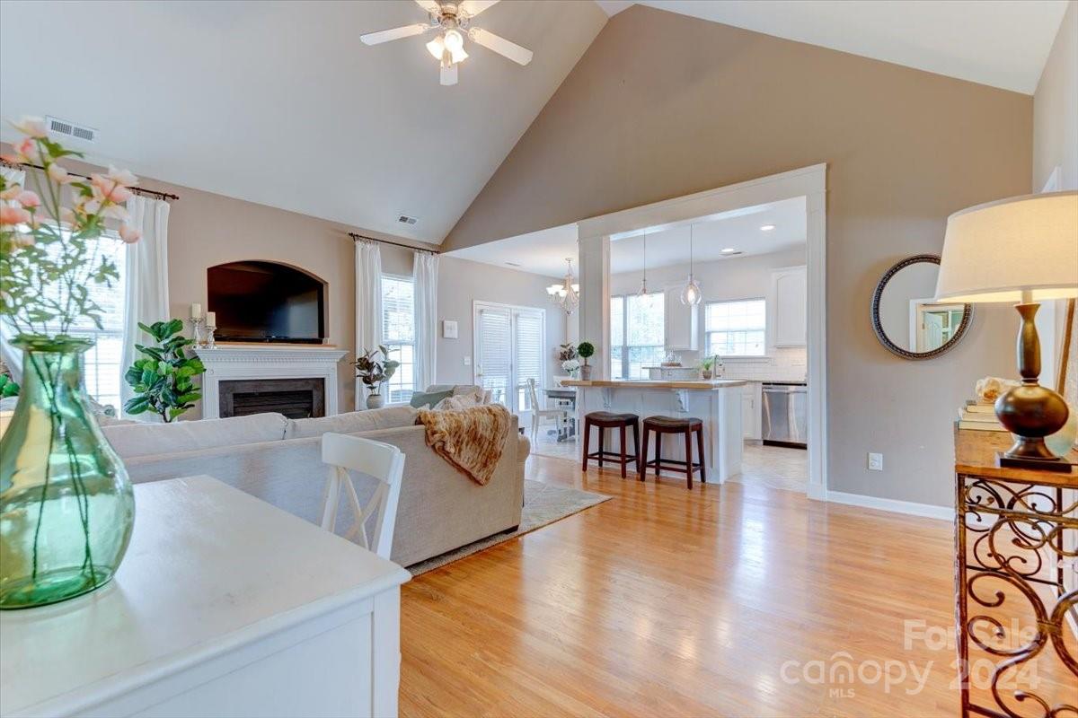 1109 Steele Meadows Drive Unit: 18