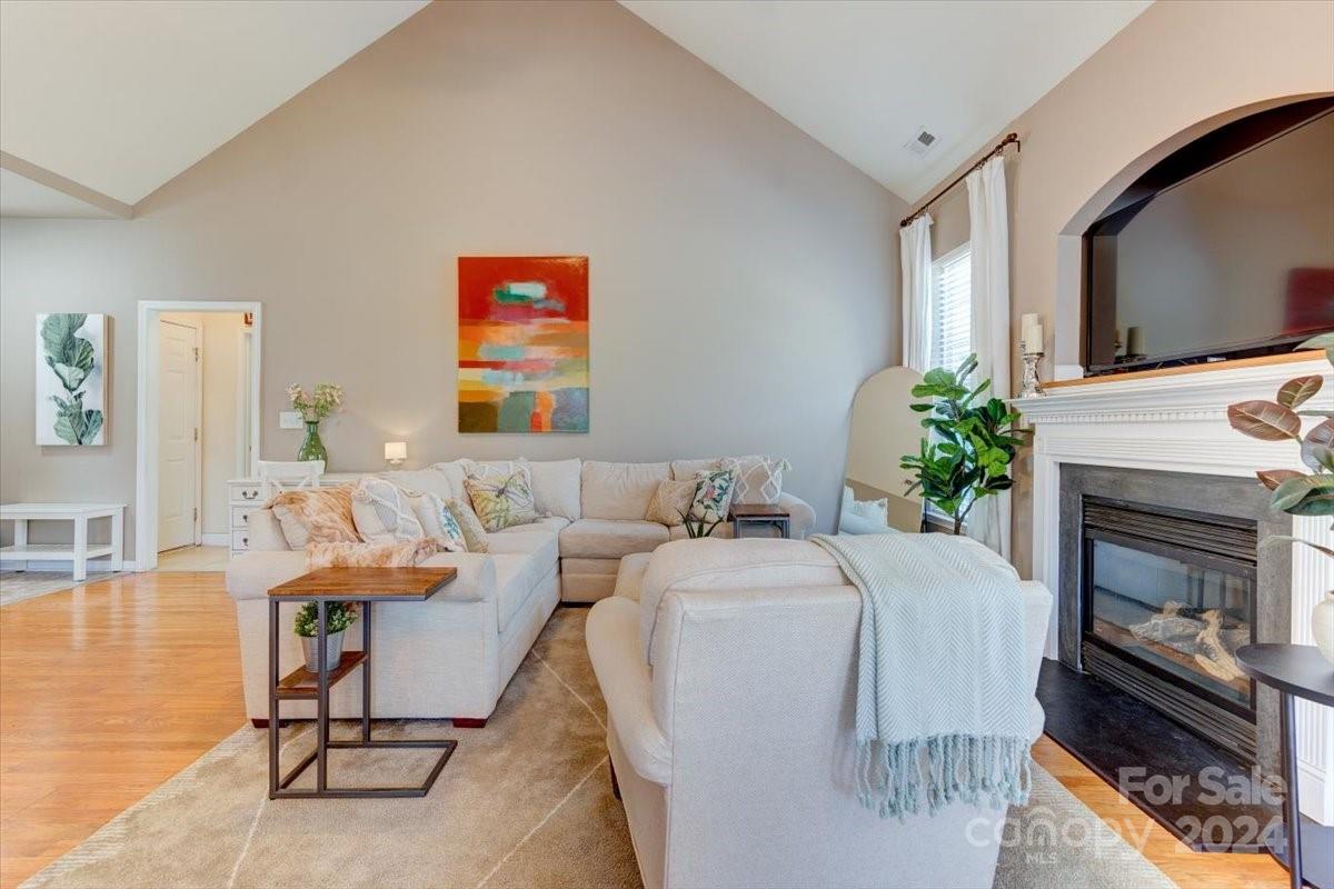 1109 Steele Meadows Drive Unit: 18