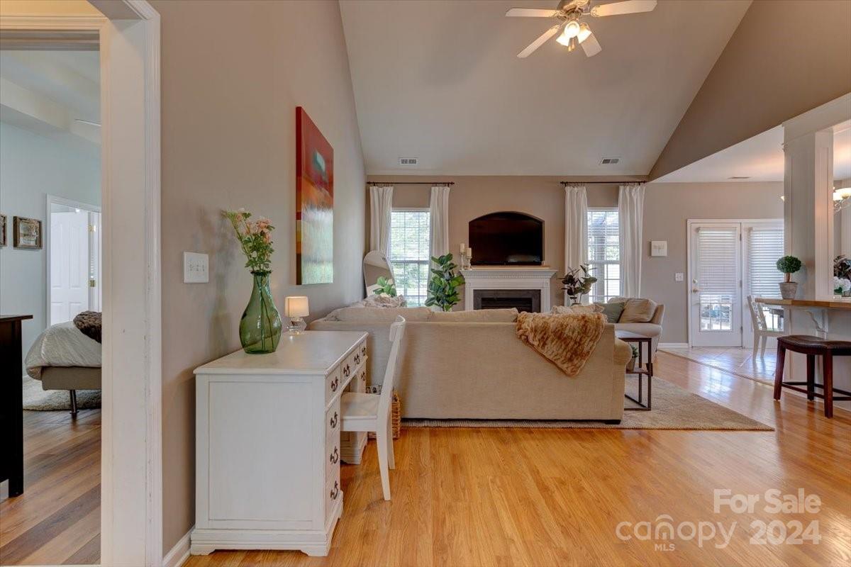 1109 Steele Meadows Drive Unit: 18