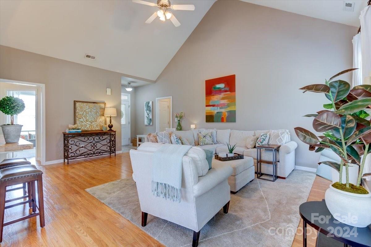 1109 Steele Meadows Drive Unit: 18