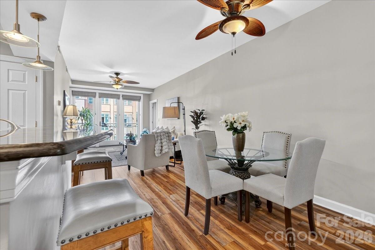 718 W Trade Street Unit: 809