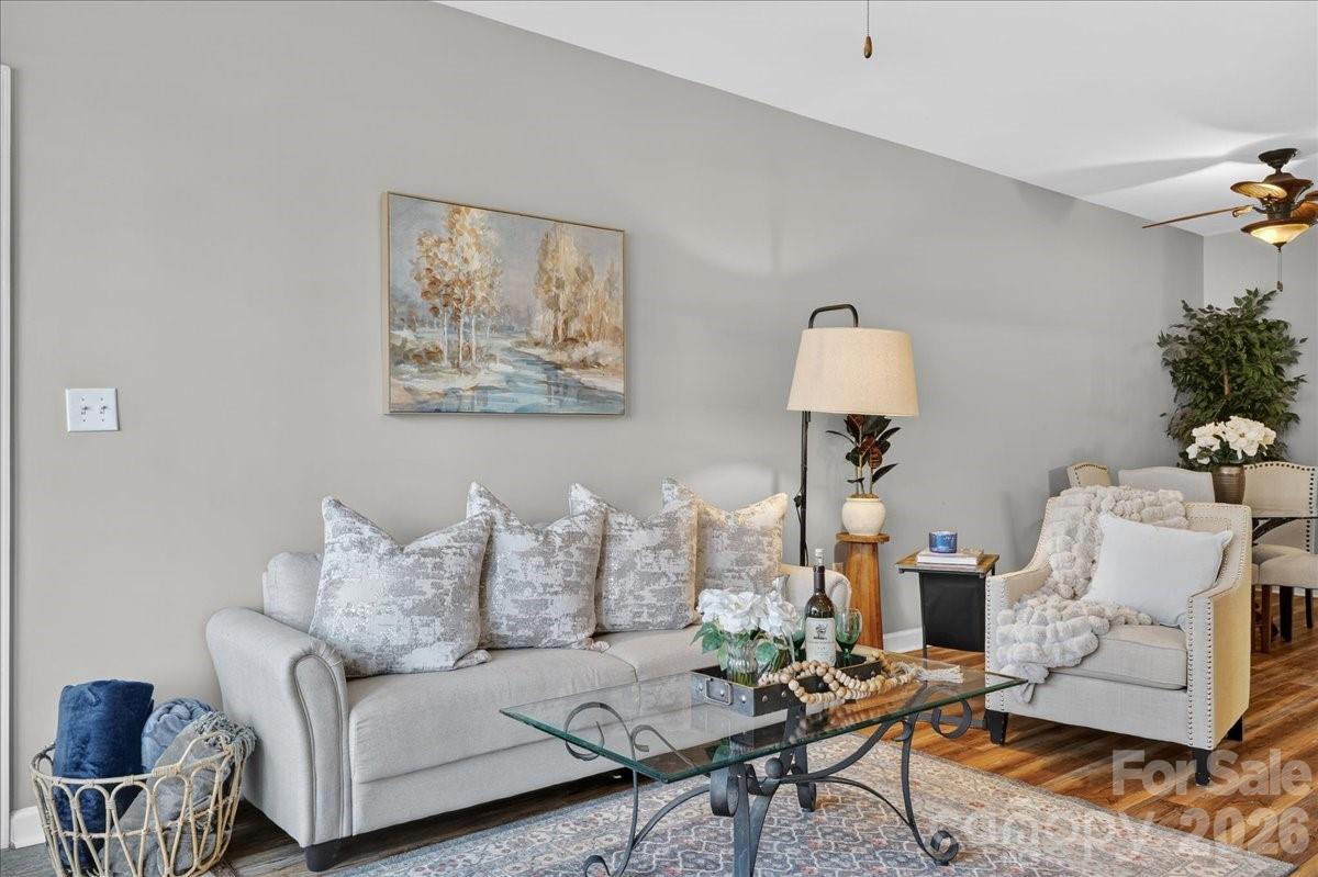 718 W Trade Street Unit: 809