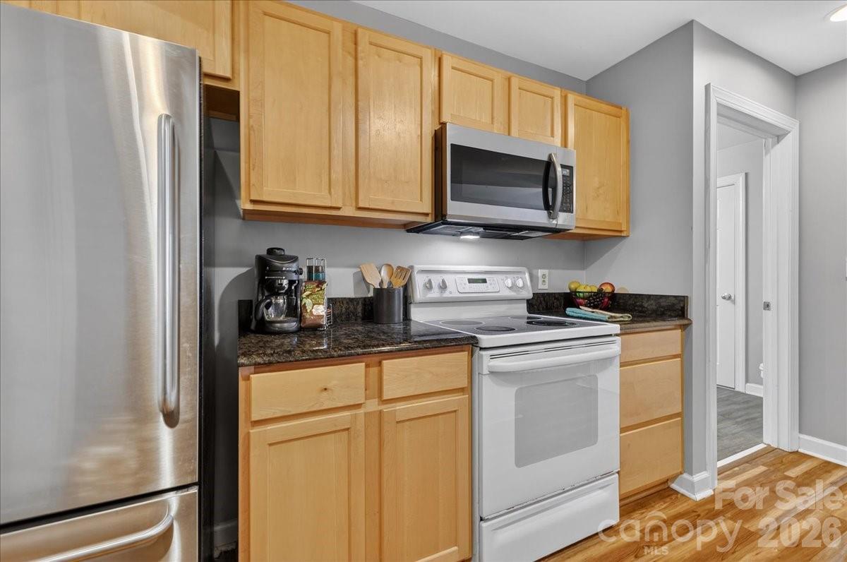 718 W Trade Street Unit: 809