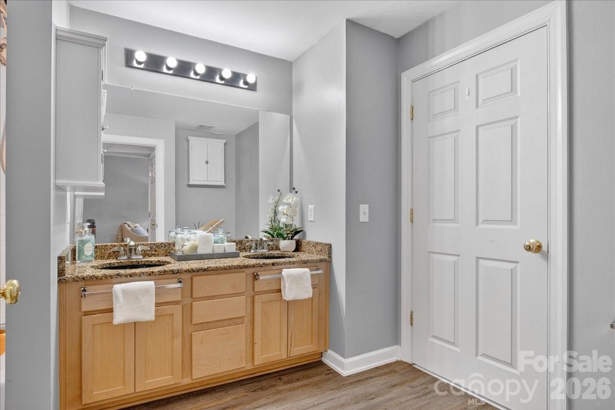 718 W Trade Street Unit: 809