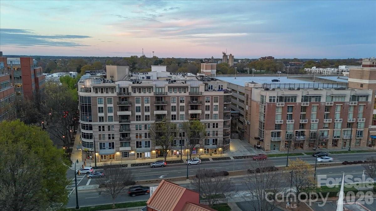 718 W Trade Street Unit: 809