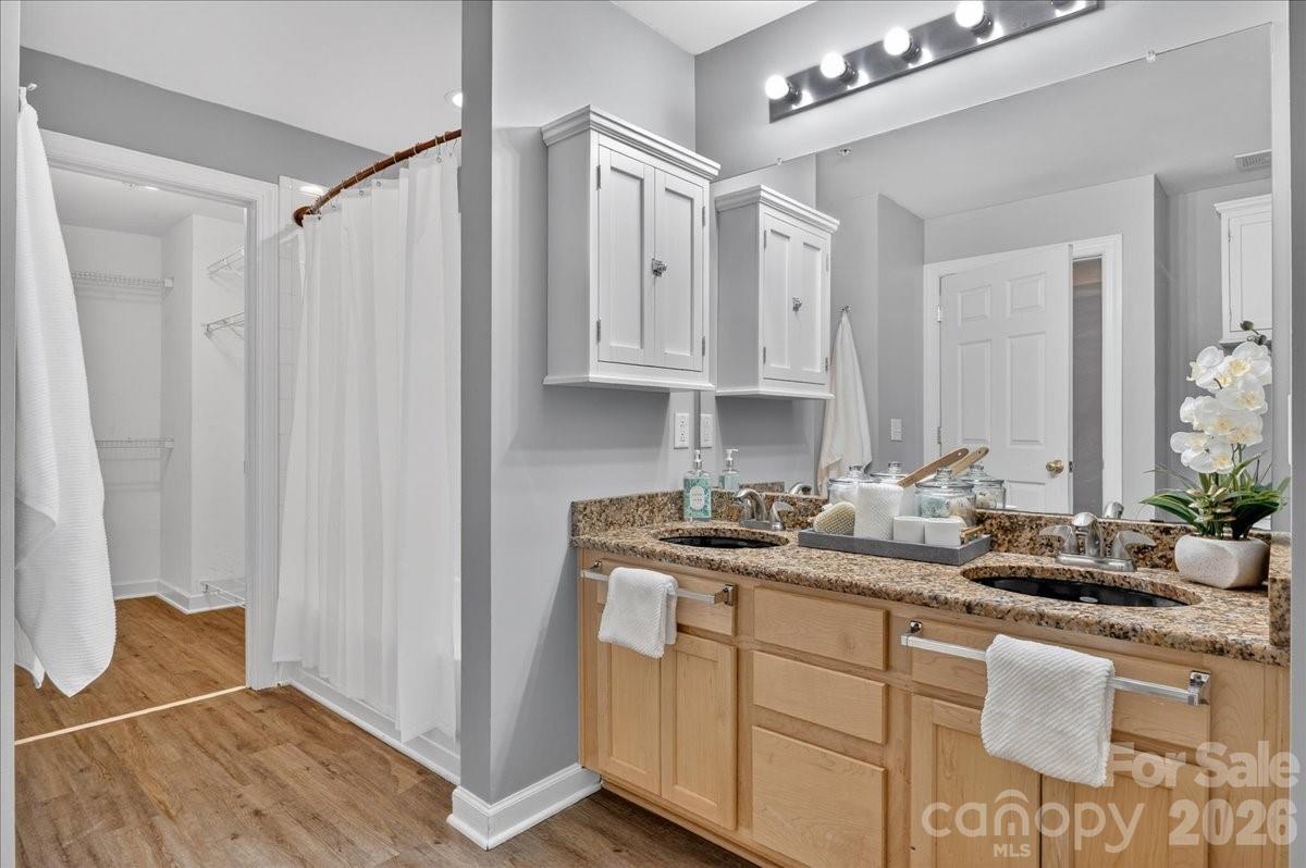 718 W Trade Street Unit: 809