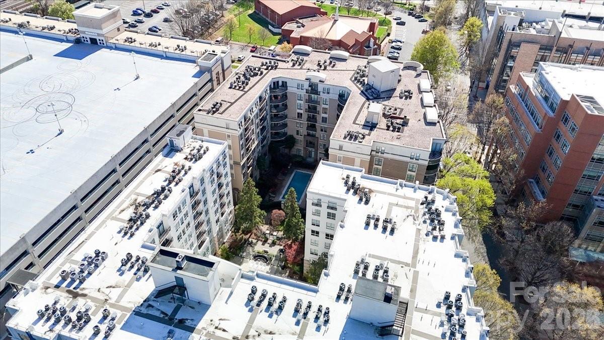 718 W Trade Street Unit: 809