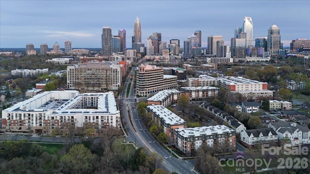 718 W Trade Street Unit: 809