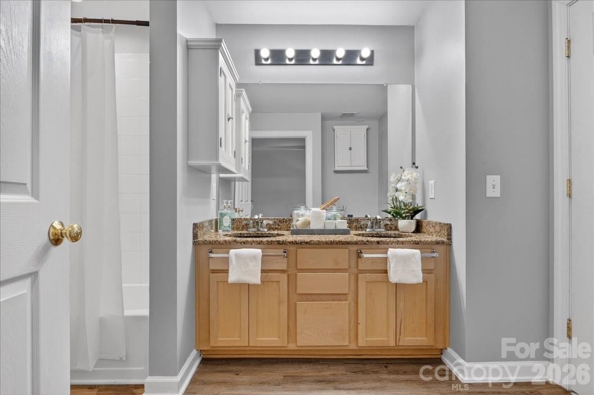 718 W Trade Street Unit: 809