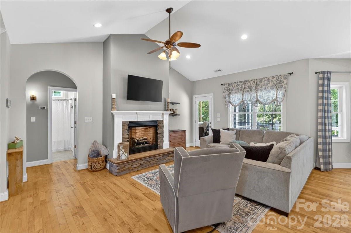 1048 Brevard Place Road