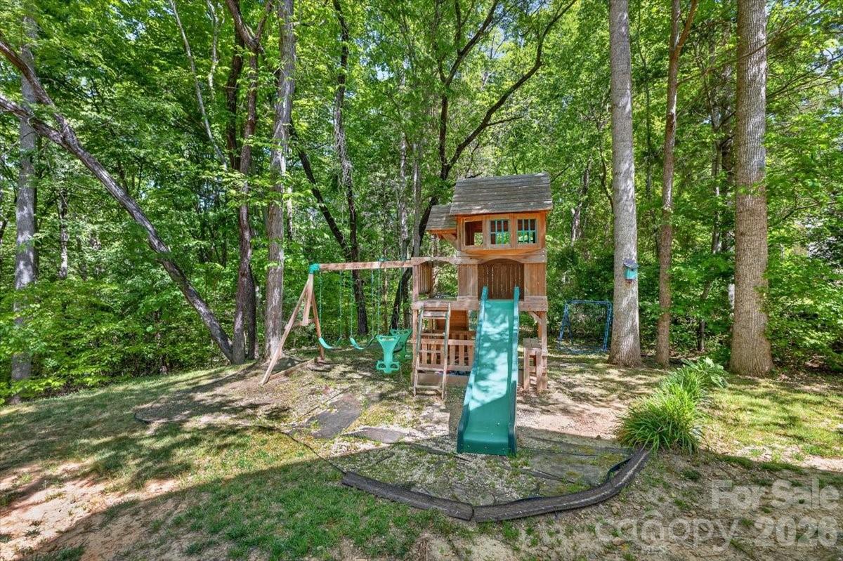 1048 Brevard Place Road