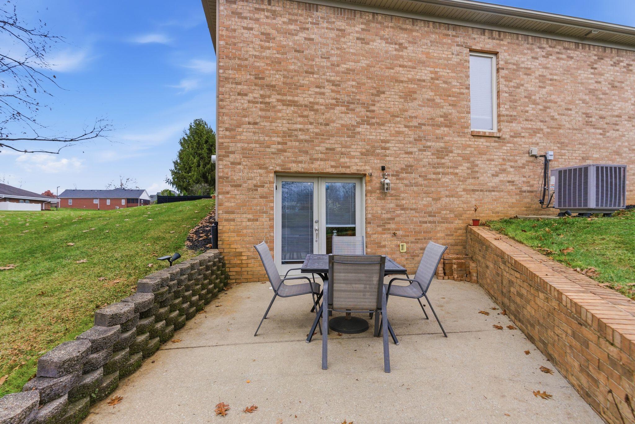 102 Jeannette Avenue