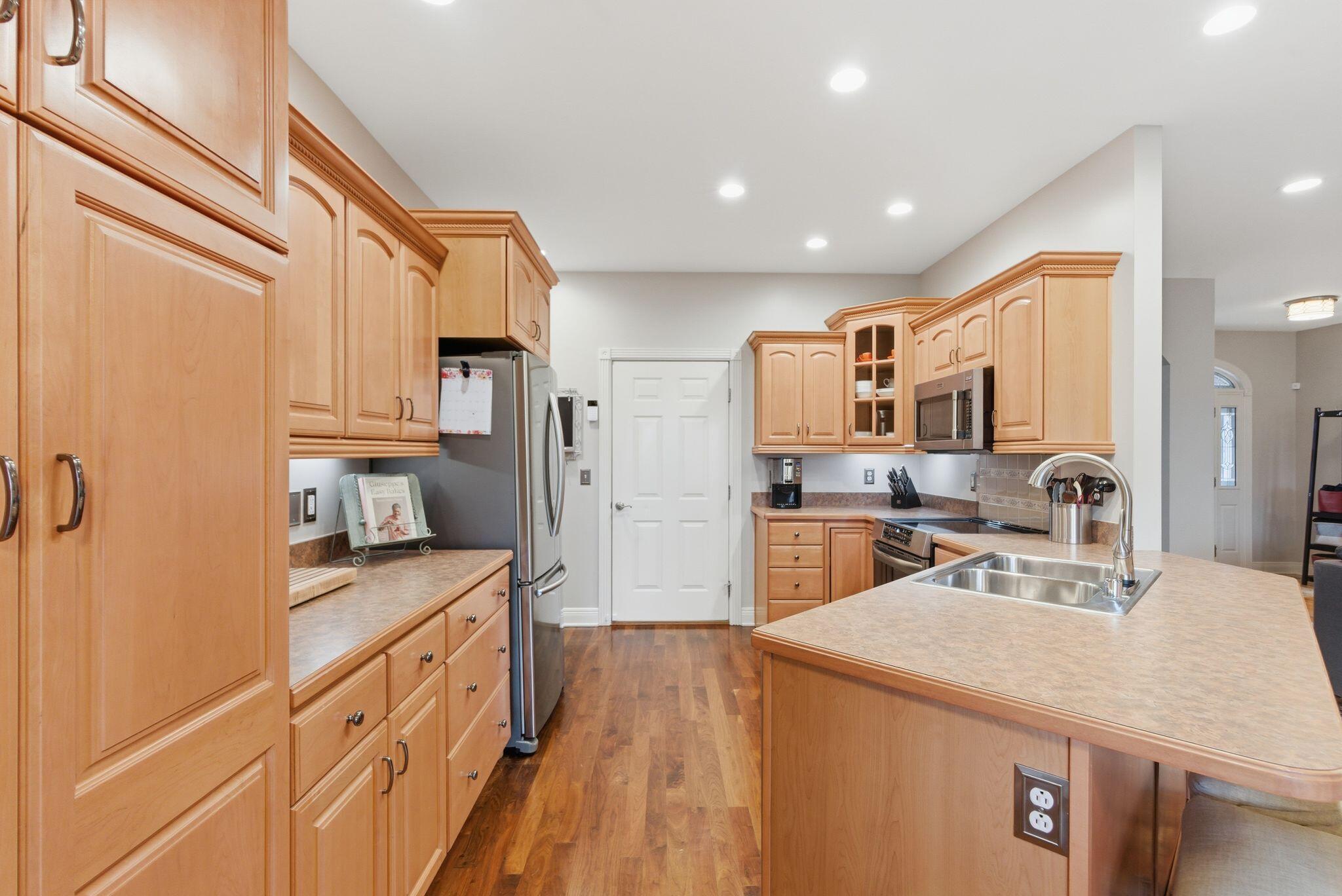 102 Jeannette Avenue