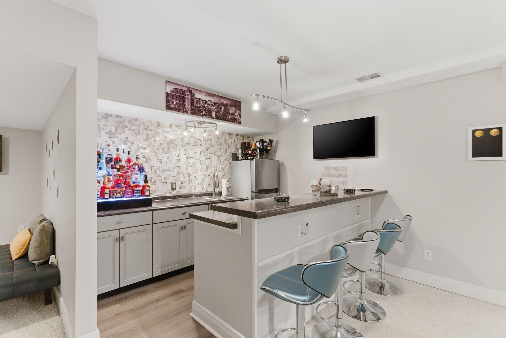 102 Jeannette Avenue