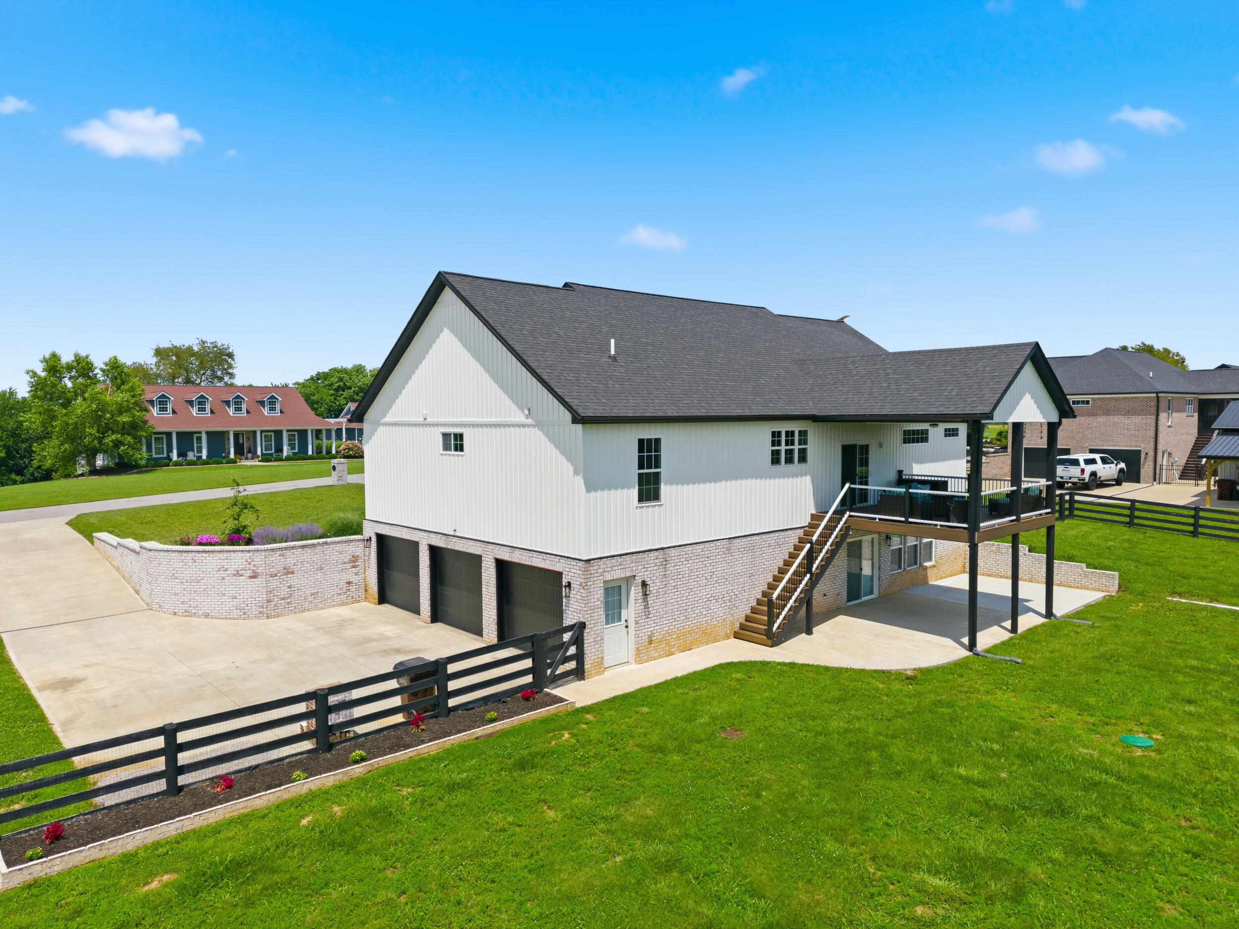 76 Woodspoint Drive
