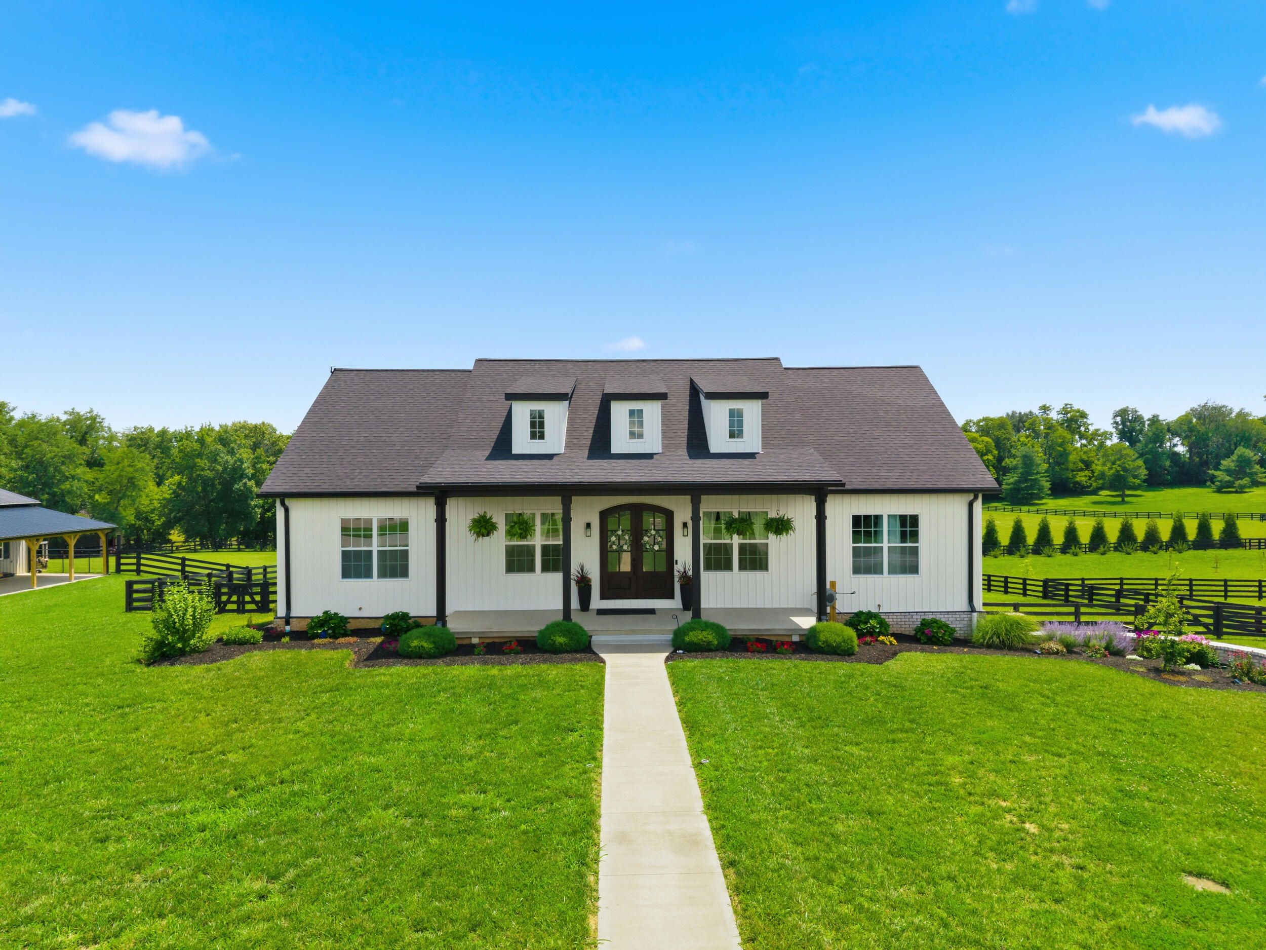 76 Woodspoint Drive