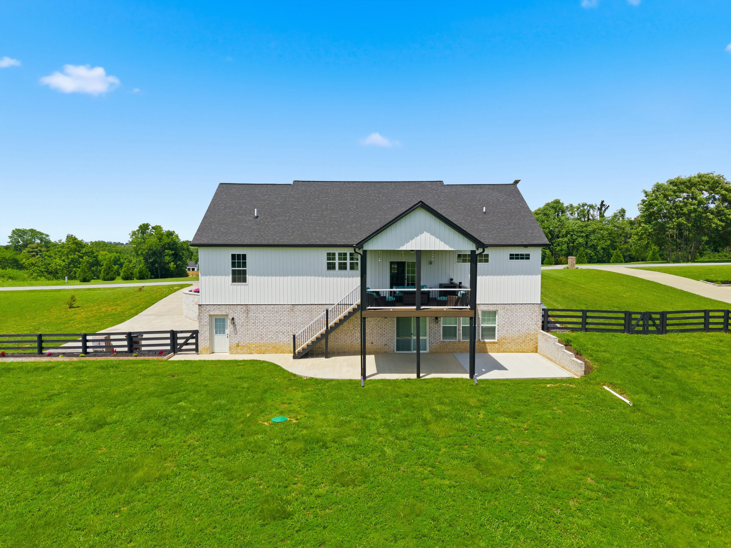 76 Woodspoint Drive