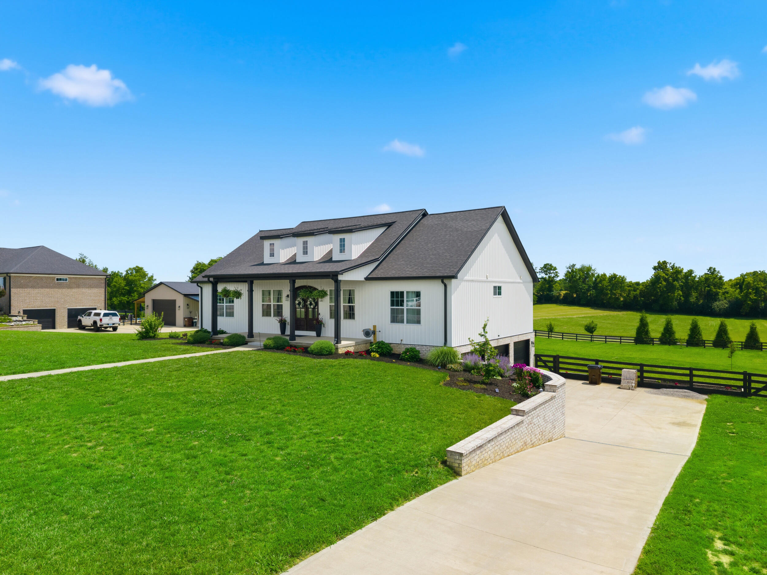 76 Woodspoint Drive