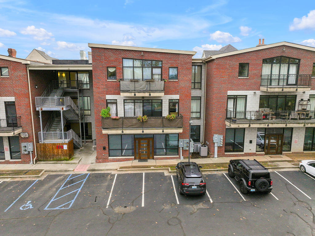 275 S Limestone 310
