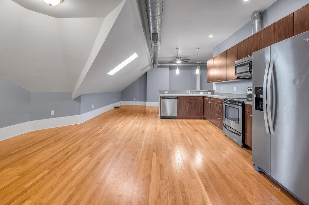 275 S Limestone 310
