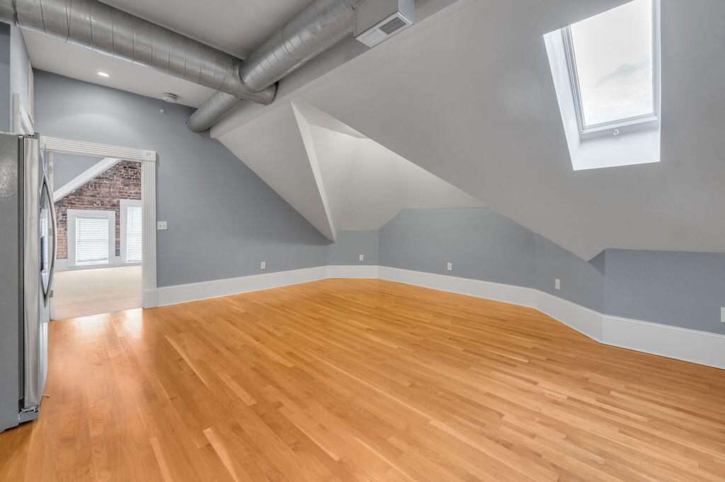 275 S Limestone 310