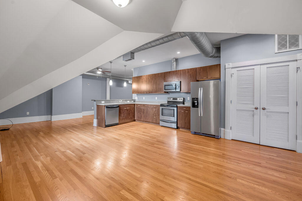 275 S Limestone 310