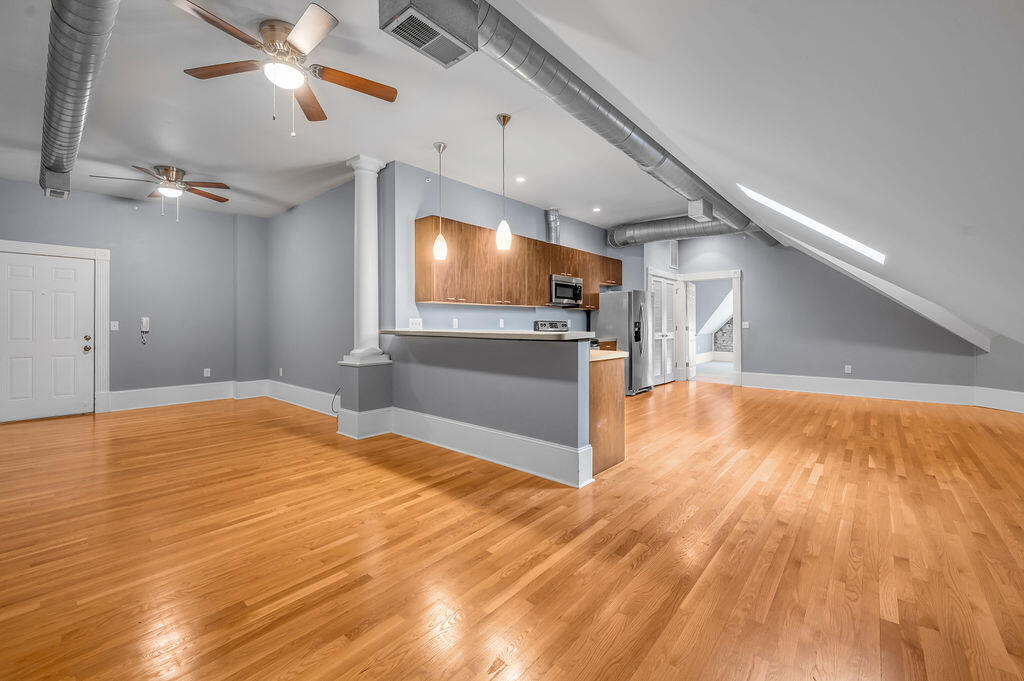 275 S Limestone 310