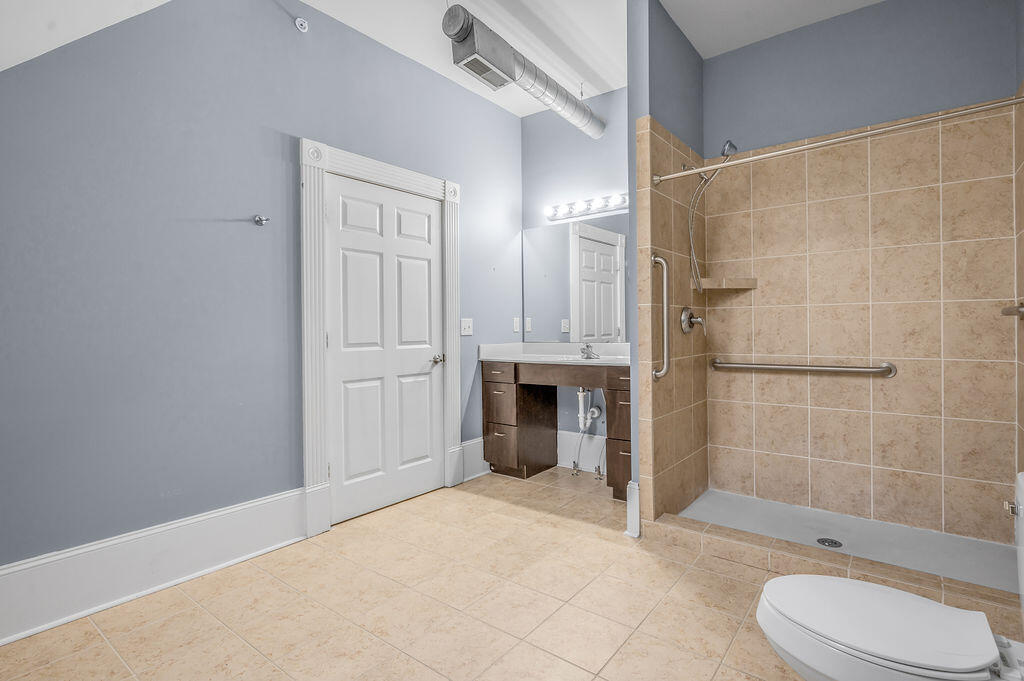 275 S Limestone 310