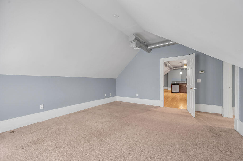 275 S Limestone 310