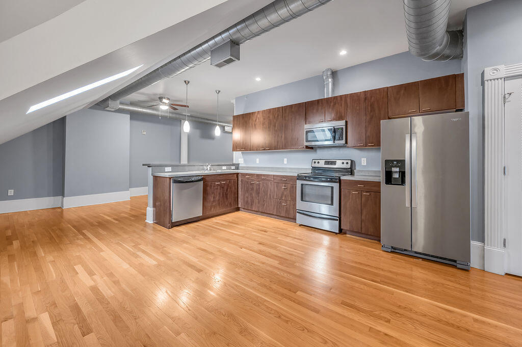 275 S Limestone 310