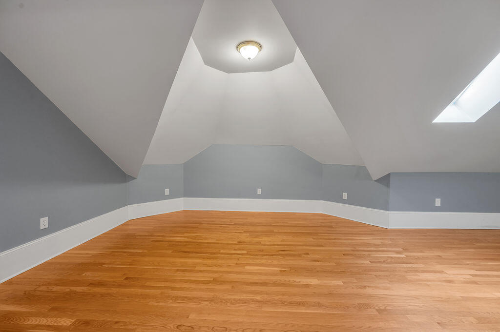 275 S Limestone 310