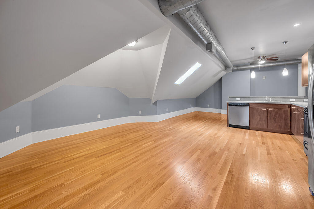 275 S Limestone 310
