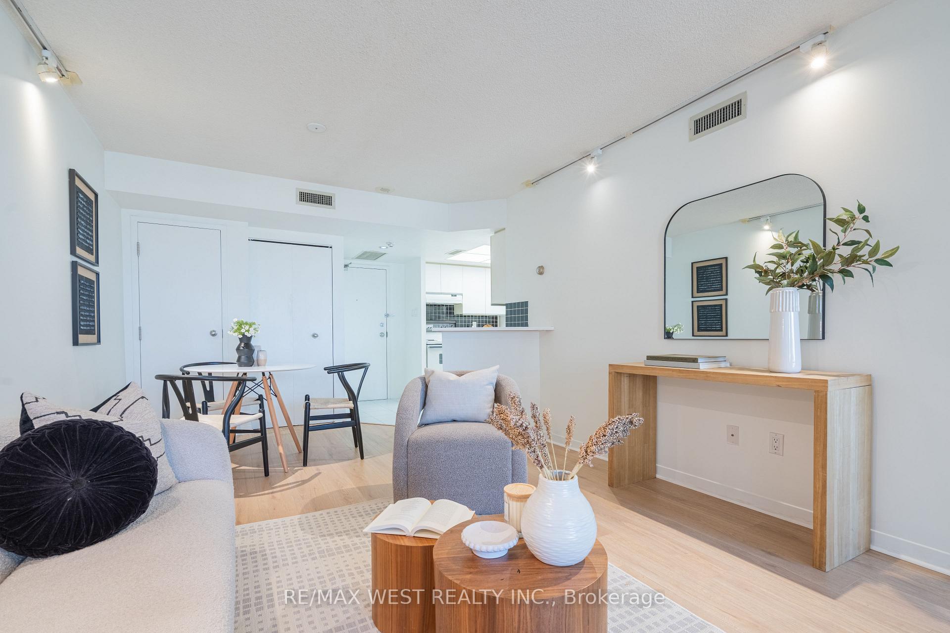 1001 Bay Street Unit 2002