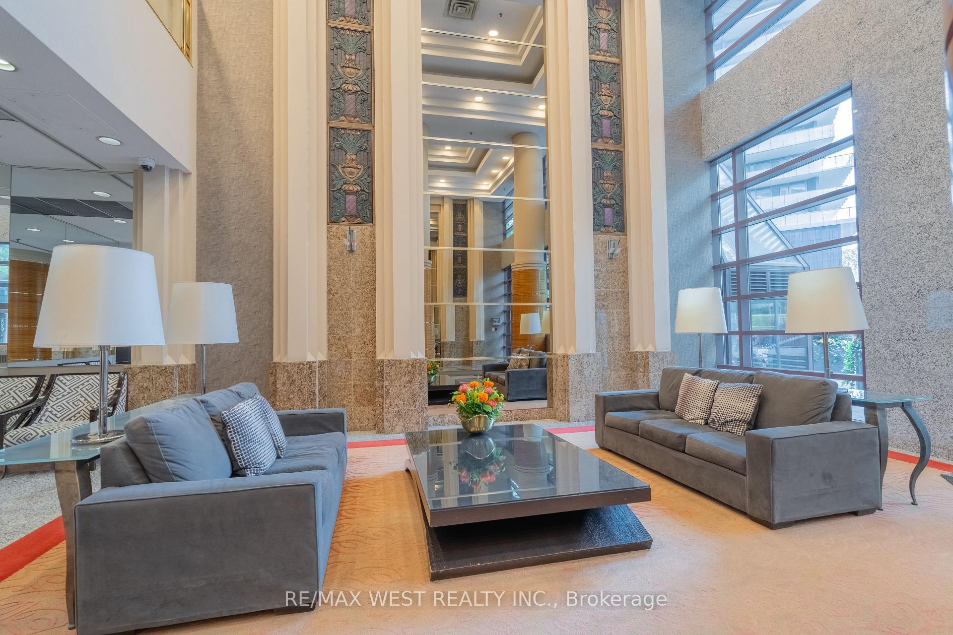 1001 Bay Street Unit 2002