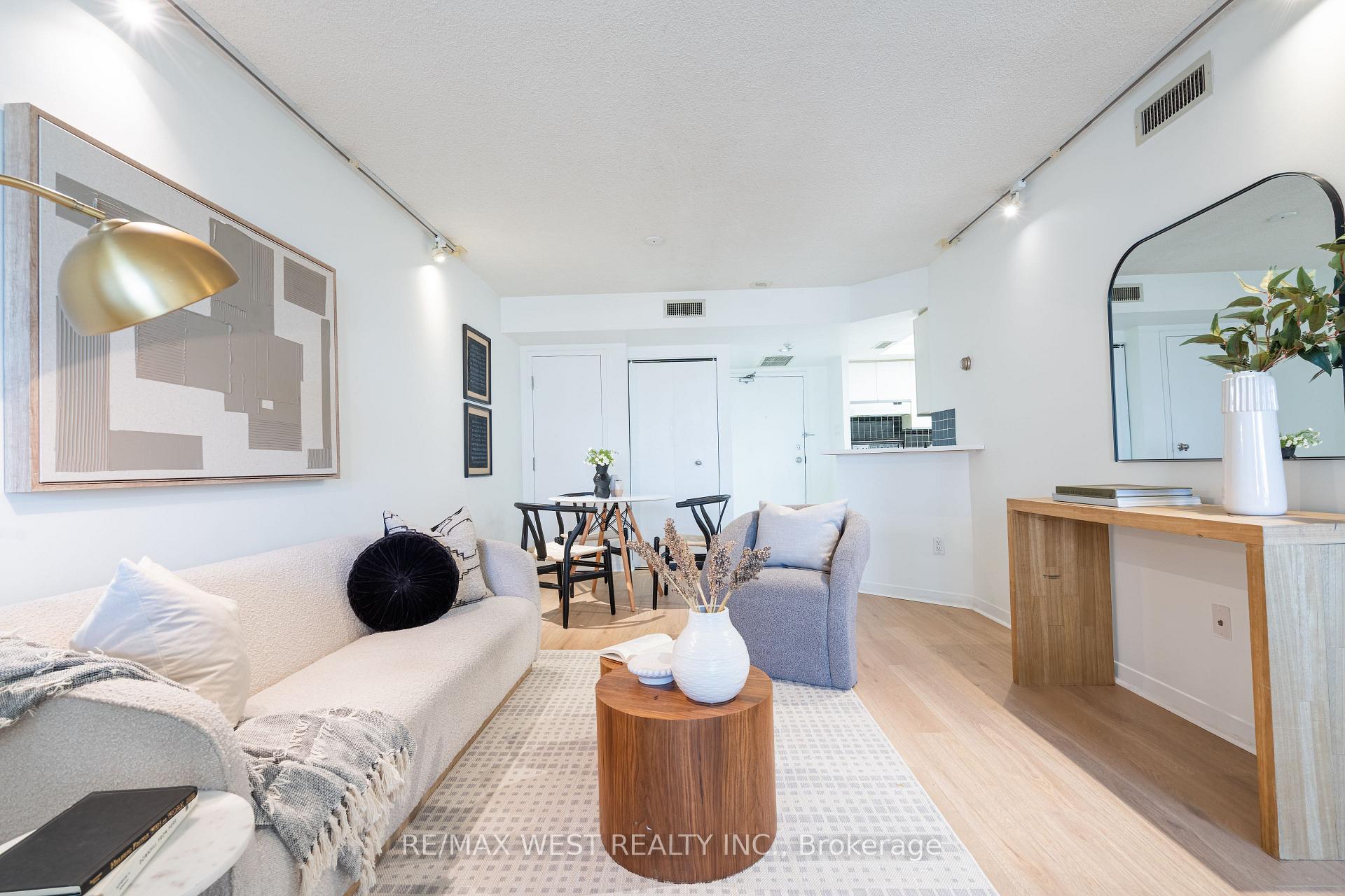 1001 Bay Street Unit 2002